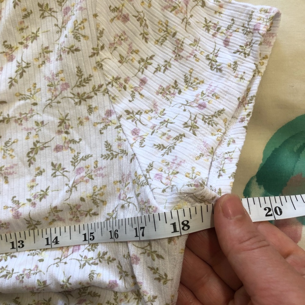 🔴Wild Fable floral Stretchy Crop  top. Scrunched sides short sleeves. Size XL. - Picture 3 of 14